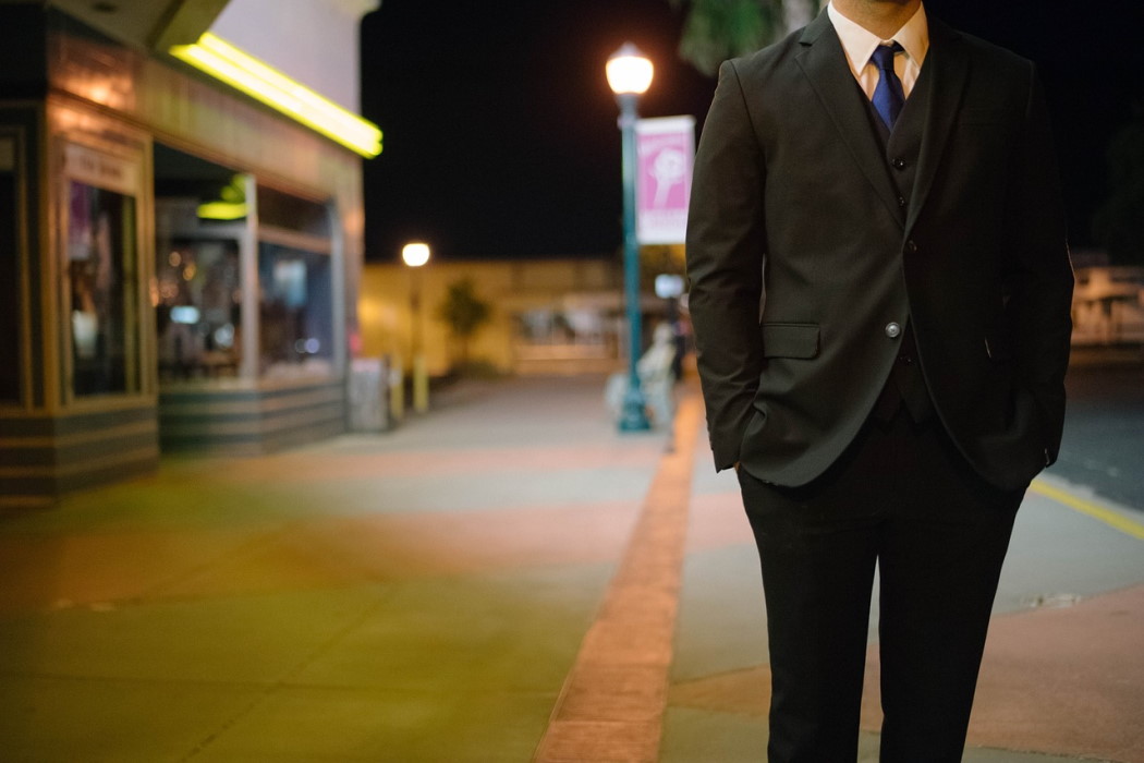 Moda dla prawdziwego mężczyzny – czym powinien charakteryzować się dobrze skrojony garnitur?