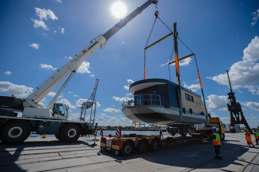 Miasto portowe a transport ponadgabarytowy - Elbląg i organizacja przewozów niskopodwoziowych