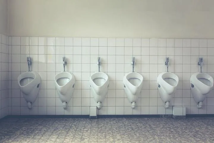 Nietrzymanie moczu – przyczyny, typy i ogólne informacje medyczne