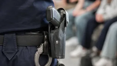 Dzielnicowi odwiedzili szkołę w Nowakowie. Mówili o bezpieczeństwie