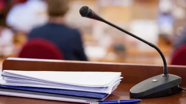 Dwie uchwały o jednej inwestycji mieszkaniowej. Sesja w Pasłęku