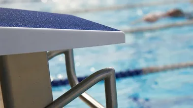 Elbląg zaczyna dzień w wodzie - aqua fitness czeka na Dolince
