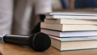 Grafika promocyjna wydarzenia Spotkanie autorskie z Magdaleną Rzewnicką