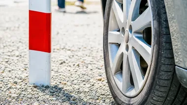W Pasłęku zmieni się organizacja ruchu przy cmentarzach. Są nowe zasady parkowania
