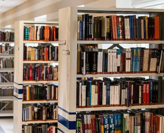 Jak oswoić trudne emocje z Jarosławem Gibasem w Bibliotece Elbląskiej