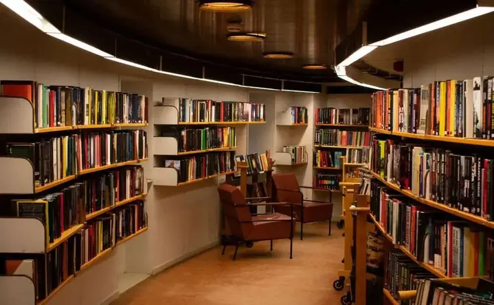 Książki i manga w styczniu - Dyskusyjny Klub Książki w Bibliotece Elbląskiej zaprasza