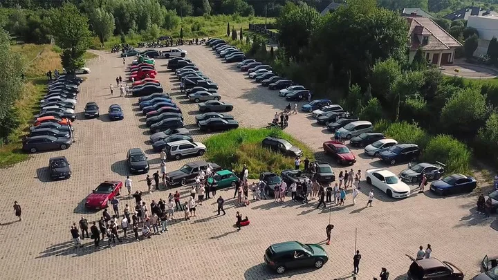 Obrazek przedstawia grafikę promocyjną wydarzenia Spotkanie miłośników motoryzacji przy Hali CSB w Elblągu