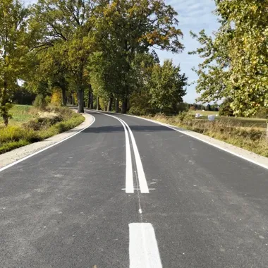 Nowa nawierzchnia na drodze pod Młynarami. Przebudowano 1,4 km