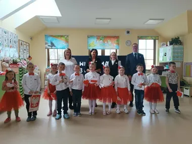 Majówka w Młynarach rusza od hymnu, flagi i sportowej rywalizacji