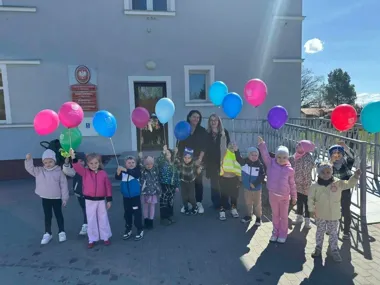 Przedszkolaki zajrzały do urzędu w Młynarach i zobaczyły samorząd od środka