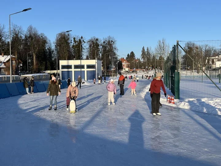 Zimowe ślizgawki w mieście – Helena i Tor Kalbar zapraszają