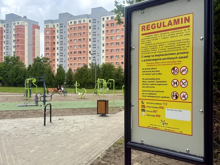 Przy SP 18 stanął plac zabaw. Przy SP 9 pojawiła się siłownia terenowa