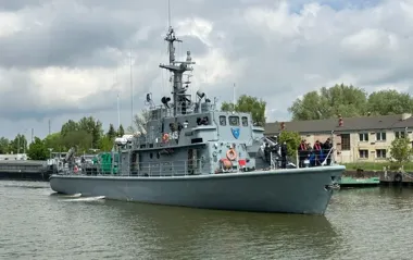 ORP Śniardwy zacumuje w Elblągu. Pułk logistyczny świętuje nad portem