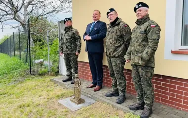 Nowy Piekarczyk stanął przy wojskowej dywizji i dołączył do elbląskiej kolekcji