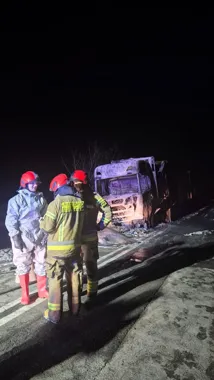 Mazurska stanęła po pożarze ciężarówki z naczepą