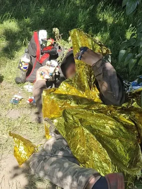 Upał zagraża osobom w kryzysie bezdomności. Jeden telefon może pomóc