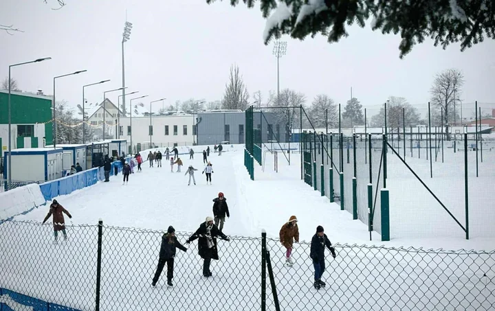 Zima w Elblągu - lodowisko i Tor Kalbar znów zachęcają do ślizgawek