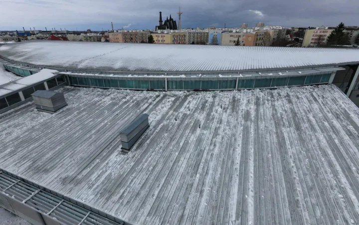 Co robić gdy sypie śnieg - przypomnienie obowiązków właścicieli i zarządców