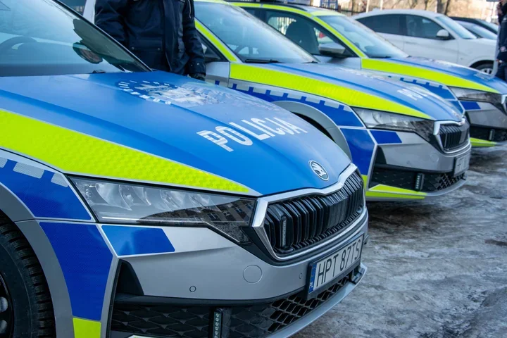 Pięć nowych radiowozów dla elbląskiej policji - połowa z samorządów