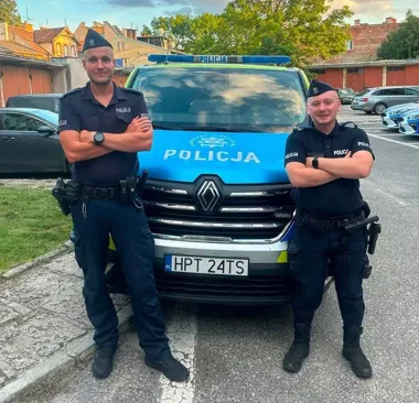 Starszy mężczyzna słabł podczas rozmowy z 112. Policjanci znaleźli go na czas