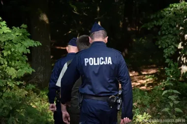 Wchodzili do lasu i tracili orientację. Policja z Elbląga ostrzega