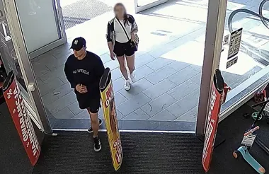 Głośnik za 1,5 tys. zł zabrany ze sklepu. Policja szuka mężczyzny