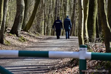 W Dniu Wagarowicza policja ruszyła na parki, szkoły i centra handlowe