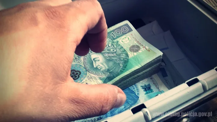 Poznała ''żołnierza z Syrii'' online - seniorka straciła niemal 200 tys. zł