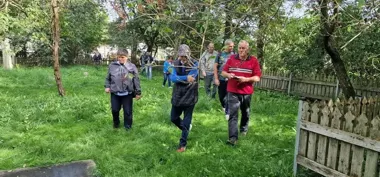 Ponad 70 kamieni nagrobnych i wiatrak, który znów miele. Mały Holender z bliska