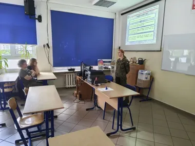 Mundur coraz bliżej uczniów z Pasłęka po spotkaniu z żołnierzami