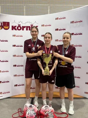 Wilki z Godkowa znowu na szczycie. Trzy wychowanki zdobyły złoto w unihokeju