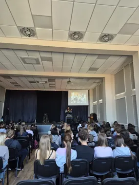 Spektakl o przyszłości poruszył pierwszoklasistów w Pasłęku