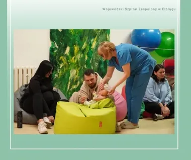 Przyszli rodzice ćwiczą codzienność z noworodkiem w elbląskiej szkole rodzenia